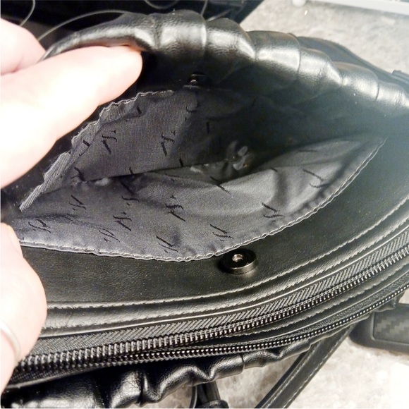 SOLD -MYSTERY NWOT Simply Vera Wang Black Faux Leather Crossbody NWOT - Picture 5 of 12